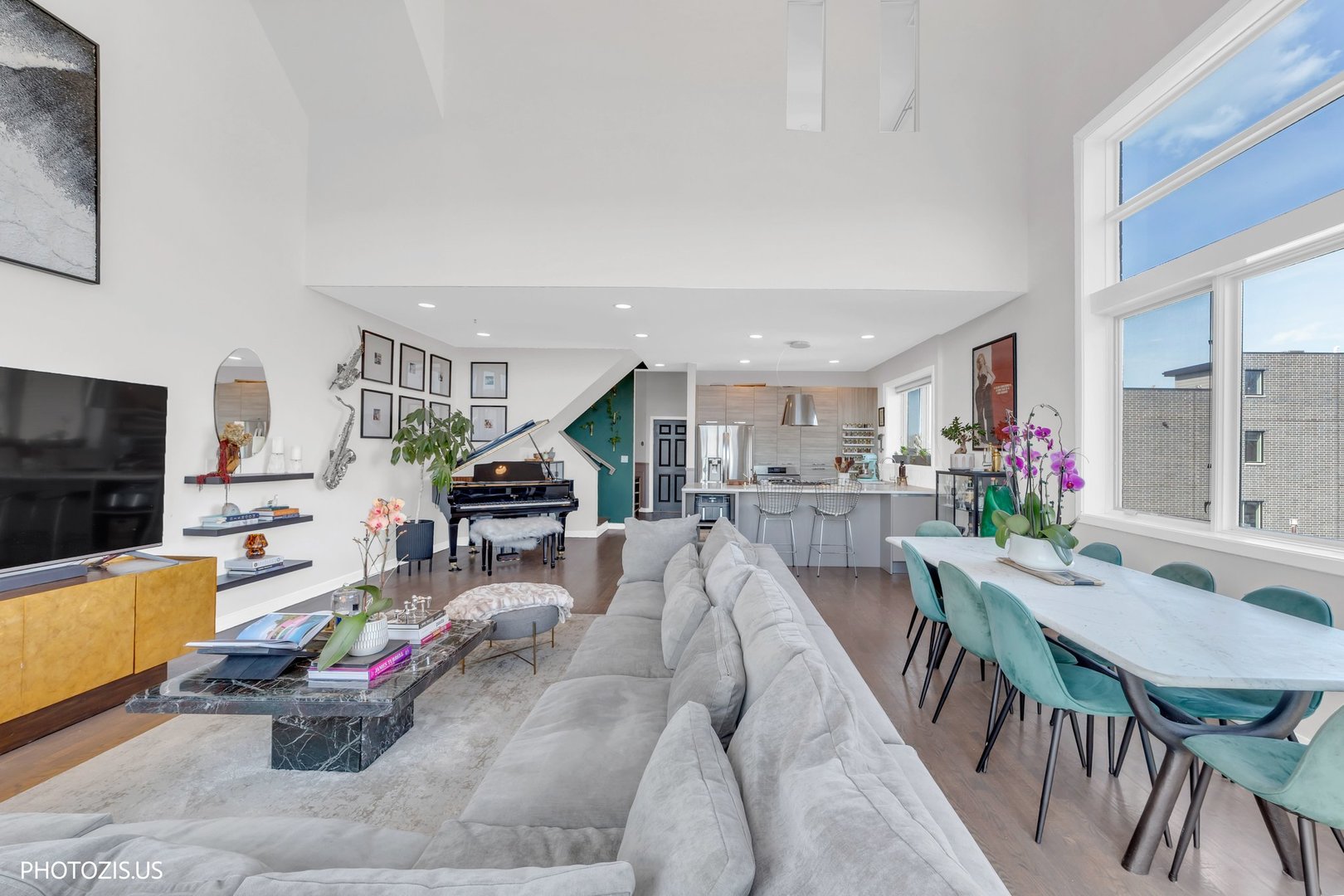 2216 W Armitage Avenue 4D