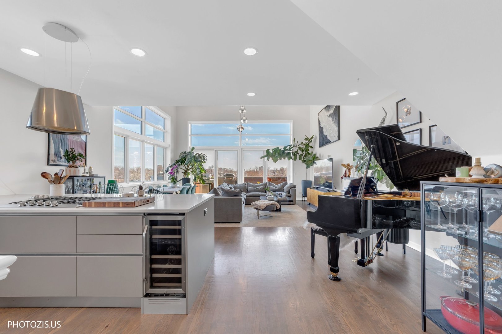 2216 W Armitage Avenue 4D