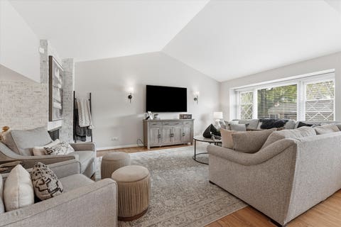 Tiny photo for 2S649 Avenue Normandy E Avenue, Oak Brook, IL 60523 (MLS # 12717932)