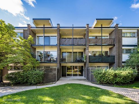 4710 Russett Lane R1 Skokie IL 60076