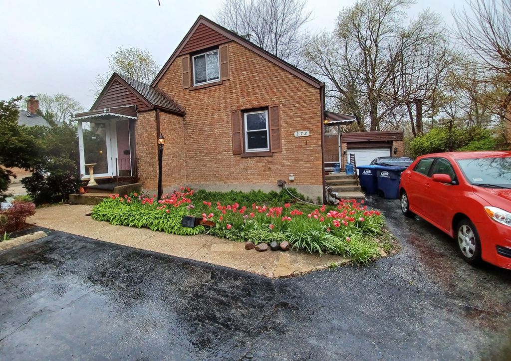 Photo for 372 55th Street, Clarendon Hills, IL 60514 (MLS # 12358176)