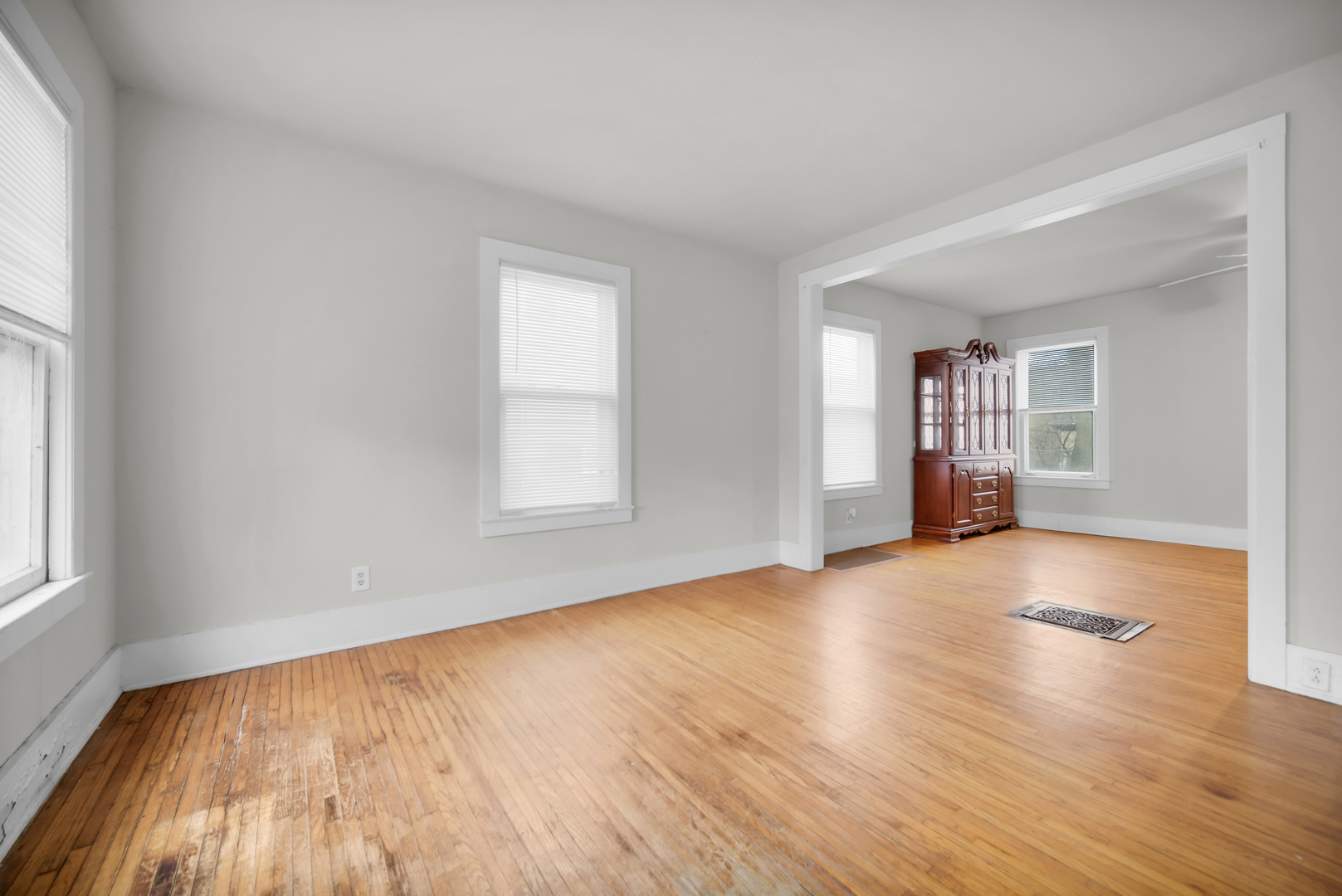 418 E Benton Street