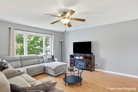 Tiny photo for 4500 CLEARVIEW Drive, McHenry, IL 60050 (MLS # 12658796)