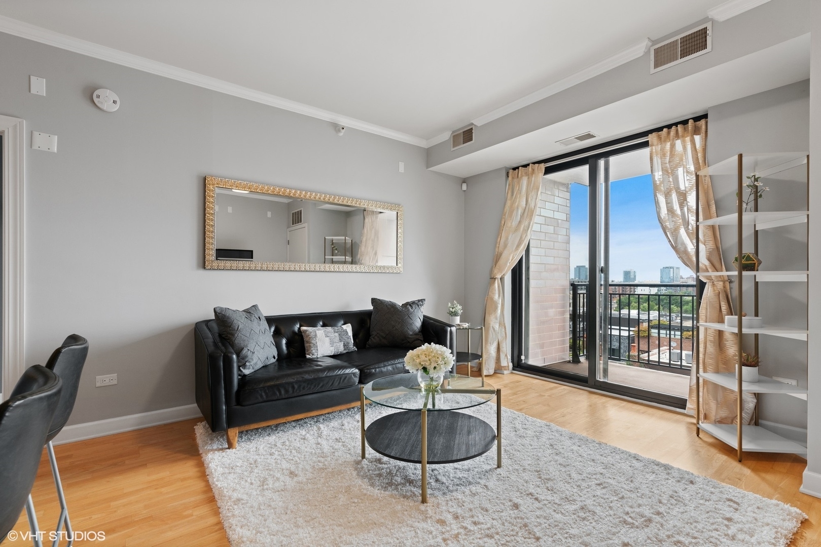 451 W Huron Street 905