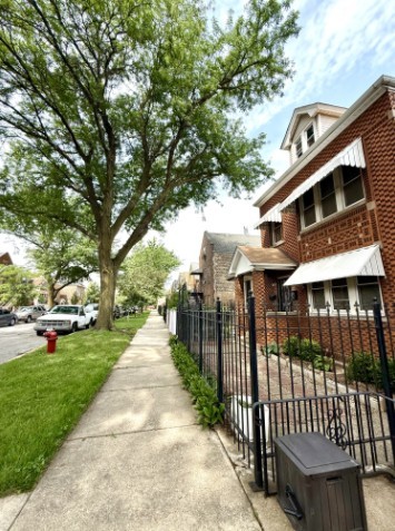 1630 W 38th Place