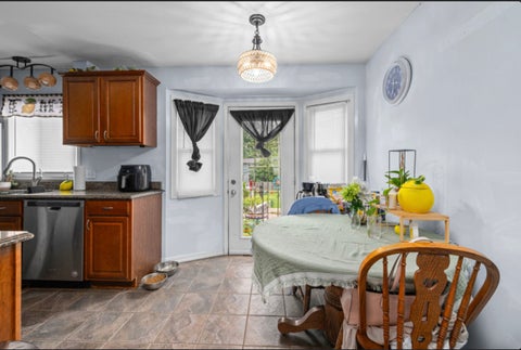 Tiny photo for 1403 E 35th Street, Davenport, IA 52807 (MLS # 12711905)