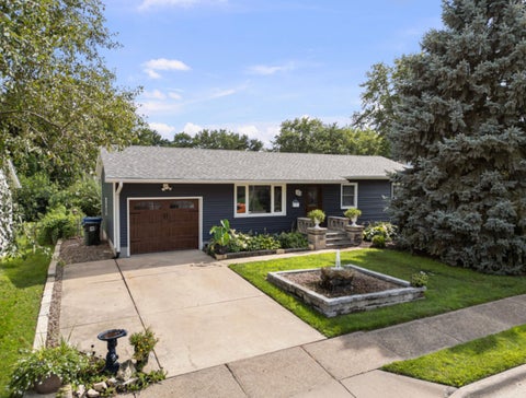 Tiny photo for 1403 E 35th Street, Davenport, IA 52807 (MLS # 12711905)