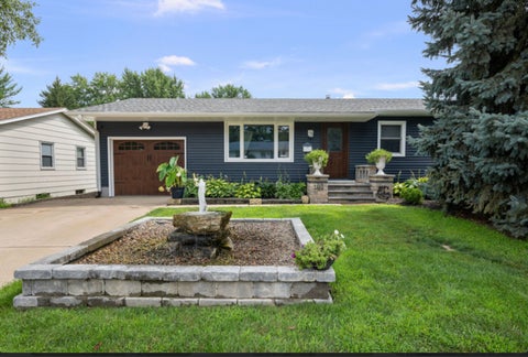 Tiny photo for 1403 E 35th Street, Davenport, IA 52807 (MLS # 12711905)