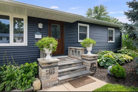 Tiny photo for 1403 E 35th Street, Davenport, IA 52807 (MLS # 12711905)