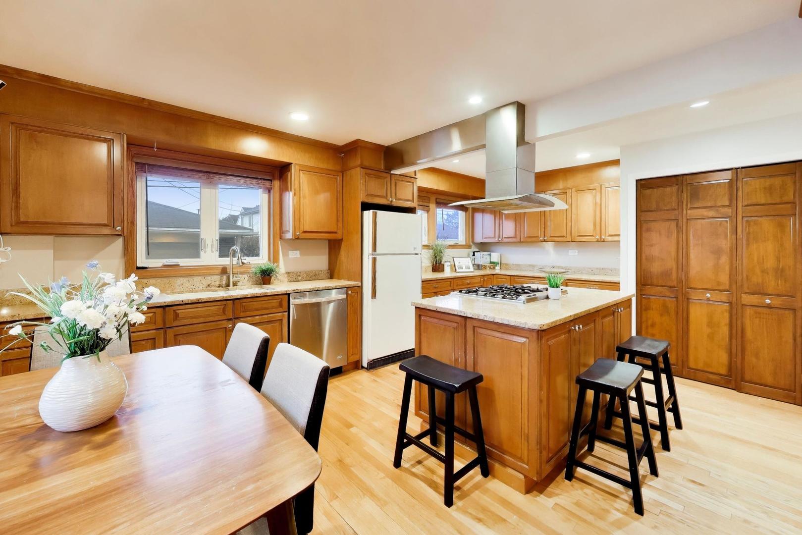 5818 N Overhill Avenue