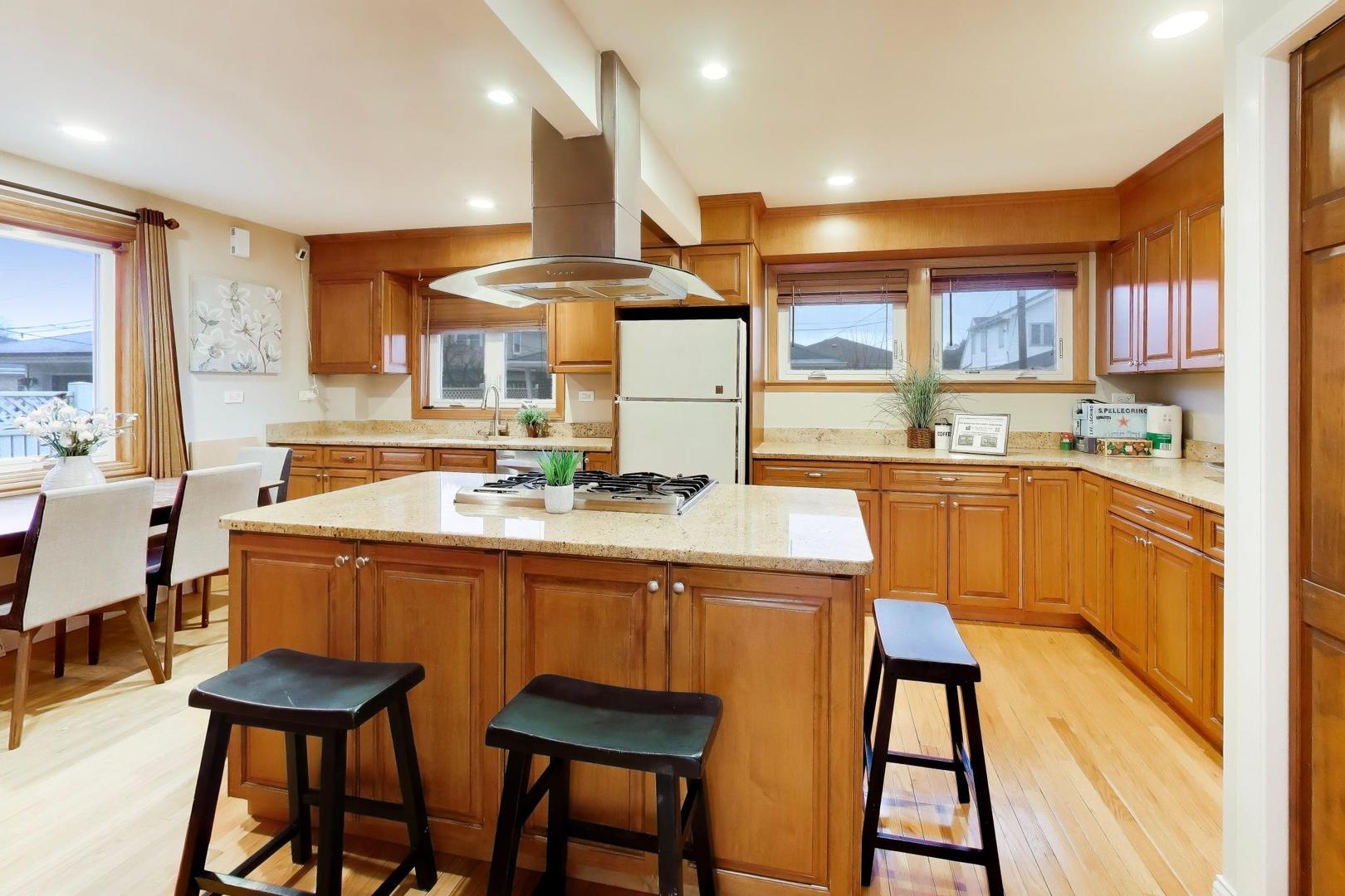 5818 N Overhill Avenue