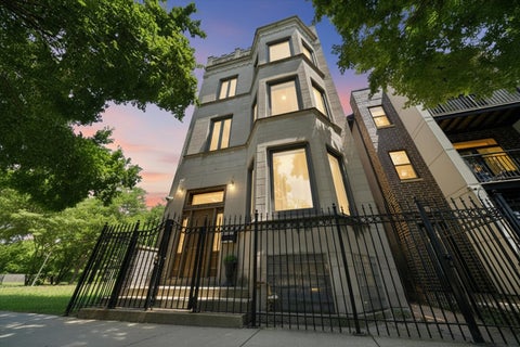 Tiny photo for 4507 S Prairie Avenue, Chicago, IL 60653 (MLS # 12654290)