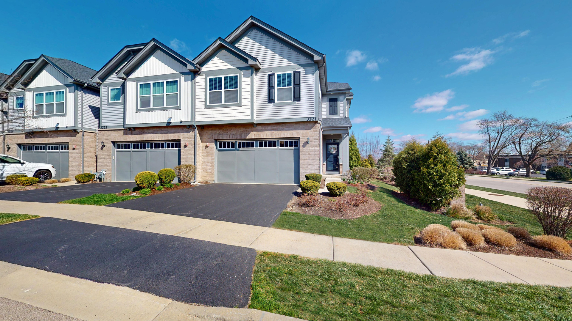 3221 N Heritage Lane