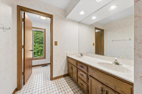 Tiny photo for 453 81st Street, Burr Ridge, IL 60527 (MLS # 12772974)