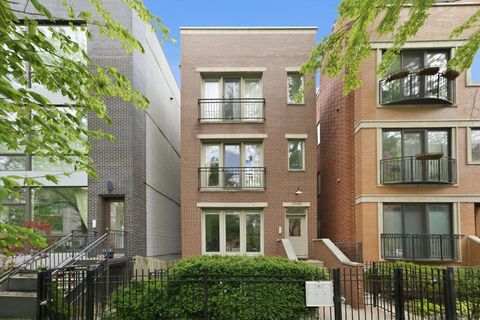 Photo of 2416 W THOMAS Street #2, Chicago, IL 60622 (MLS # 12634904)
