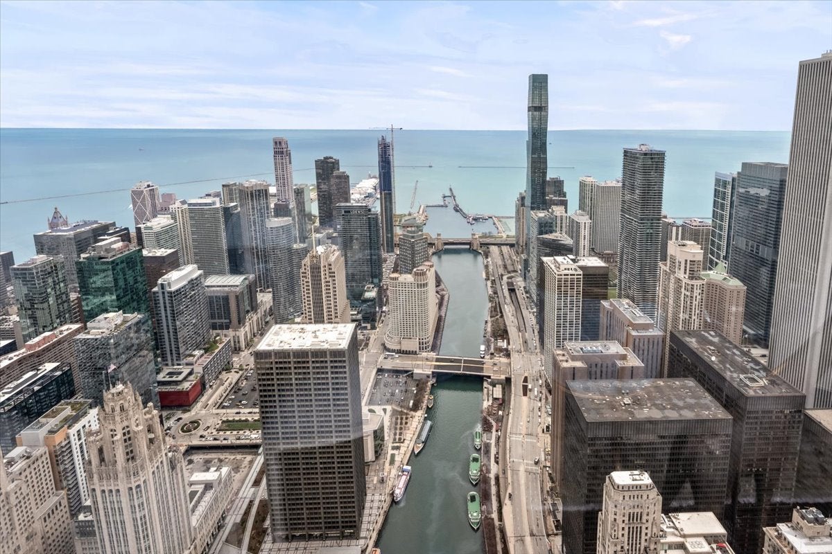 401 N wabash Avenue 74F