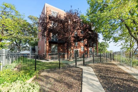 Photo of 3643 N Monticello Avenue #3N, Chicago, IL 60618 (MLS # 12500518)