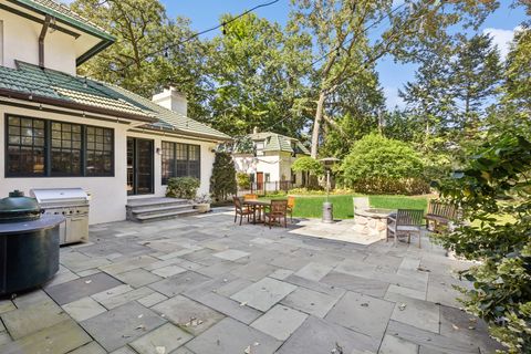 Tiny photo for 2855 Sheridan Place, Evanston, IL 60201 (MLS # 12532967)