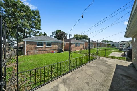 Tiny photo for 120 HYDE PARK Avenue, Bellwood, IL 60104 (MLS # 12535553)