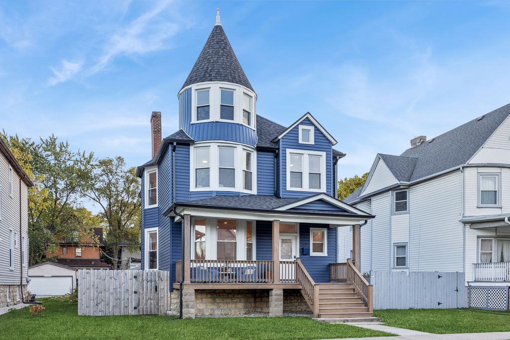 Photo for 5829 W Ohio Street, Chicago, IL 60644 (MLS # 12503744)