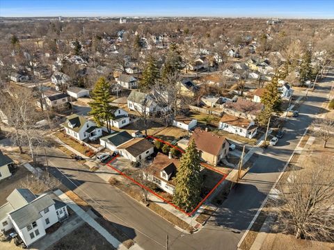 Photo of 1211 S Lee Street, Bloomington, IL 61701 (MLS # 12575674)