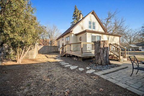 Tiny photo for 1211 S Lee Street, Bloomington, IL 61701 (MLS # 12575674)