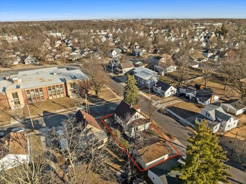 Tiny photo for 1211 S Lee Street, Bloomington, IL 61701 (MLS # 12575674)