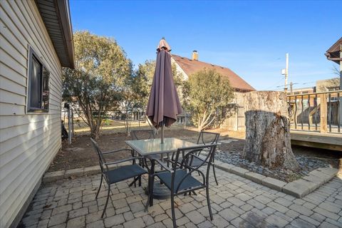 Tiny photo for 1211 S Lee Street, Bloomington, IL 61701 (MLS # 12575674)