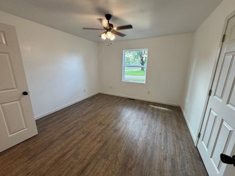 Tiny photo for 750 W 3rd Street, Flora, IL 62839 (MLS # 12621123)