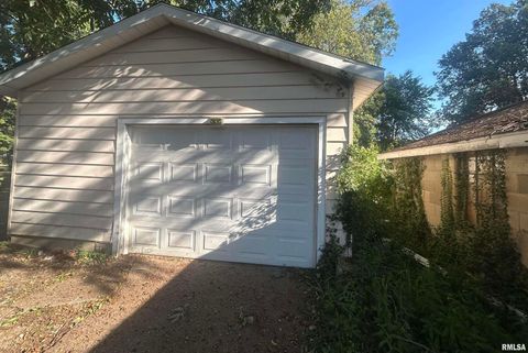 Tiny photo for 203 W 12TH Street, Metropolis, IL 62960 (MLS # EB459683)