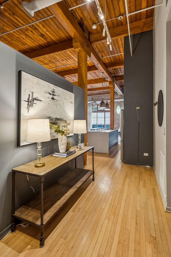 360 W ILLINOIS Street 613