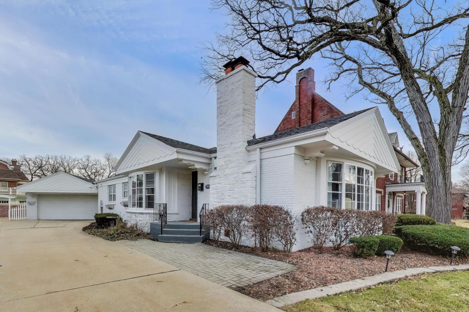 9825 S Winchester Avenue