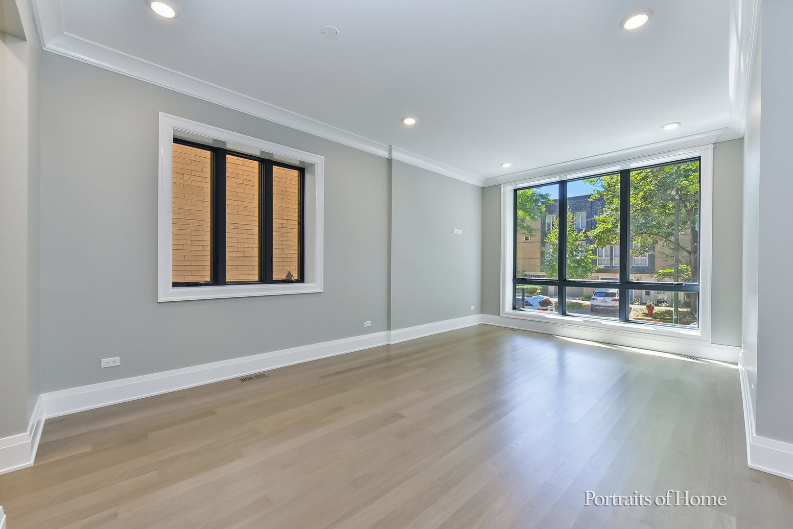 2135 N Lakewood Avenue 1