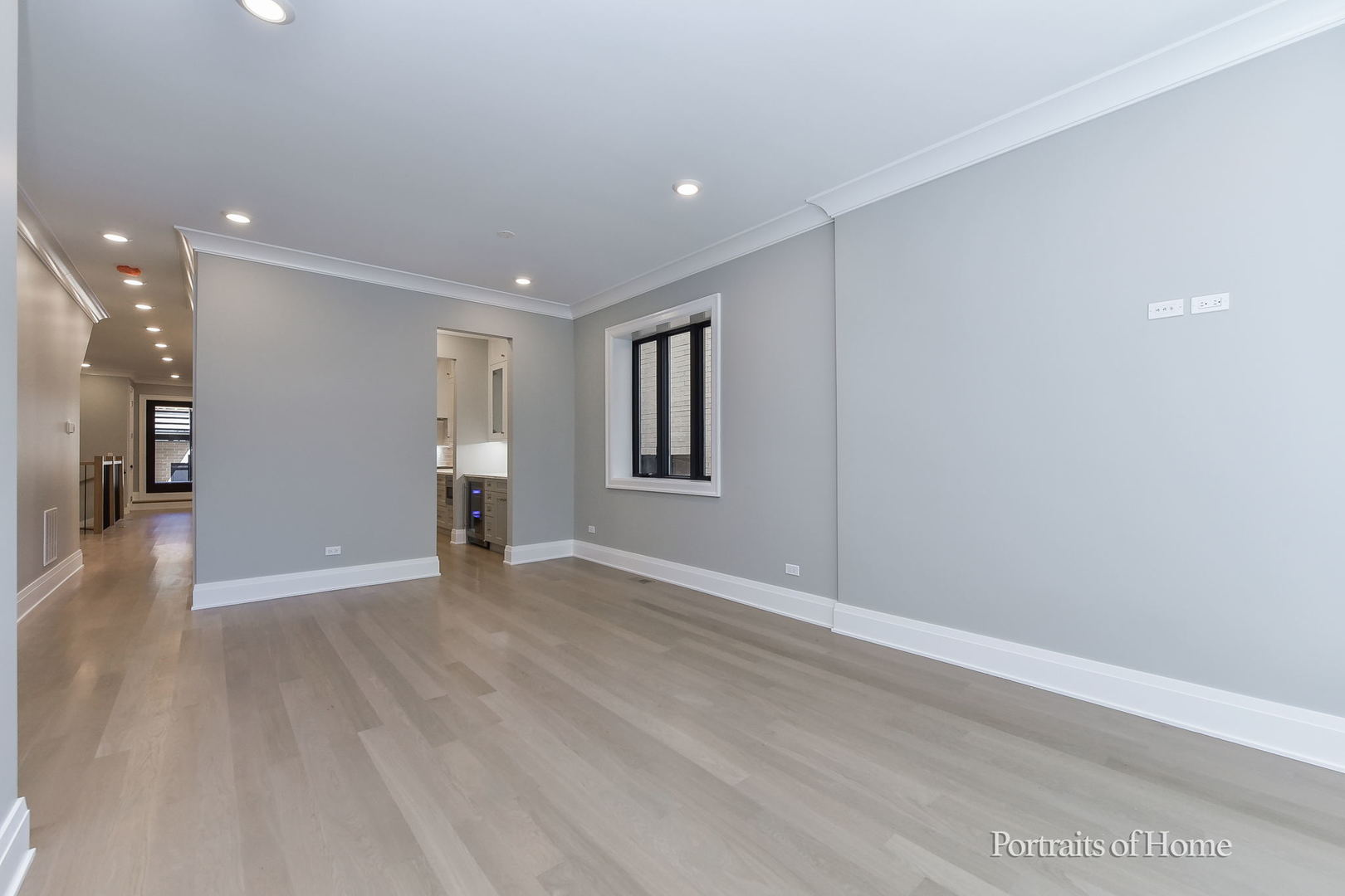 2135 N Lakewood Avenue 1