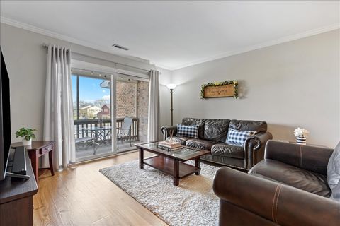 Tiny photo for 7215 WILLOW WAY Lane #10C, Willowbrook, IL 60527 (MLS # 12610601)