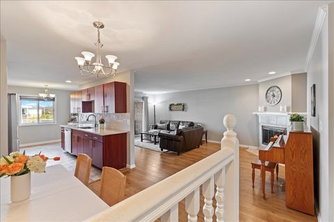 Tiny photo for 7215 WILLOW WAY Lane #10C, Willowbrook, IL 60527 (MLS # 12610601)
