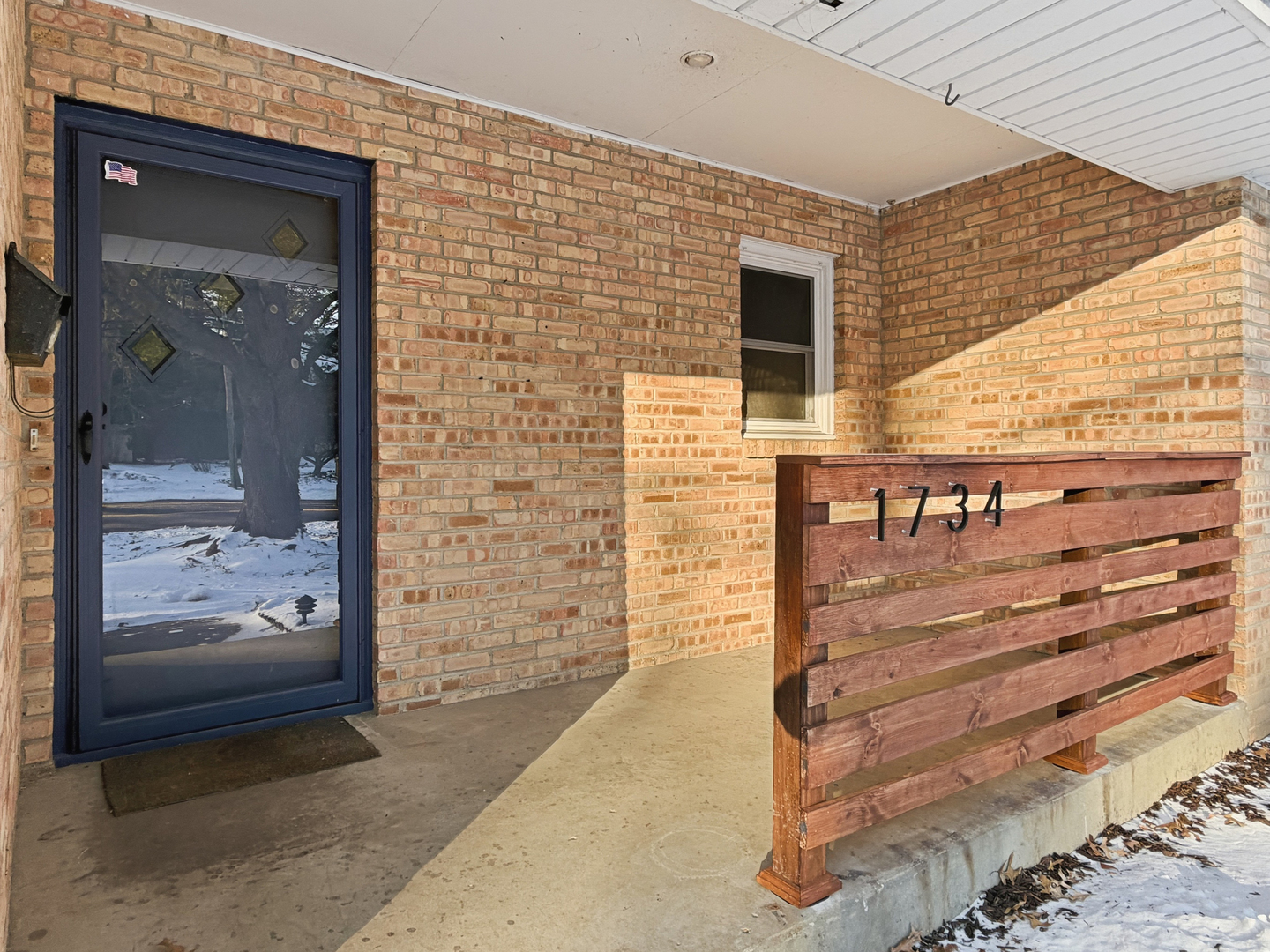 1734 W Stephenson Street