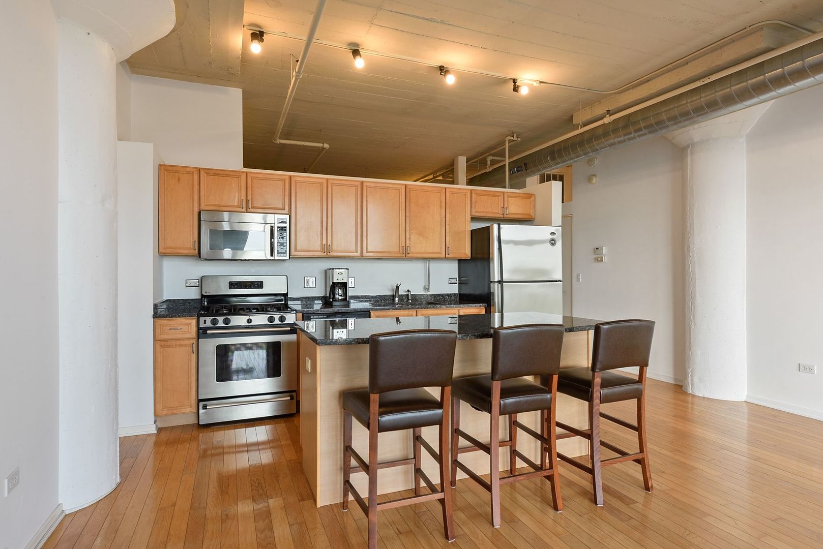 1524 S Sangamon Street 411-S