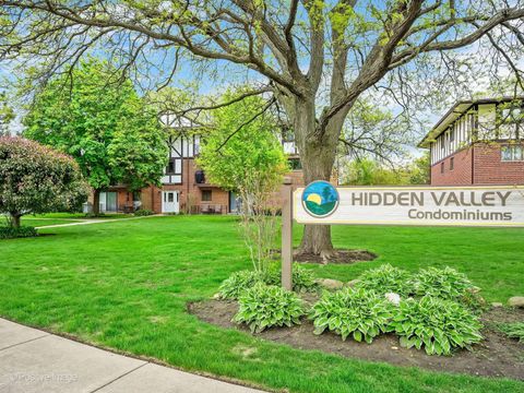 Tiny photo for 10985 S 84th Avenue #2B, Palos Hills, IL 60465 (MLS # 12631813)
