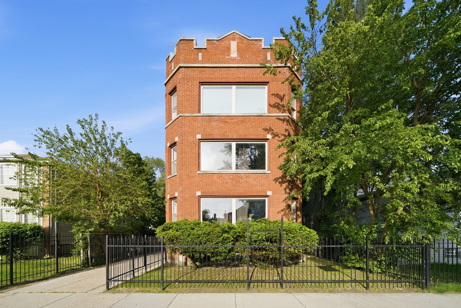 7435 S Euclid Avenue 1 - Photo 2