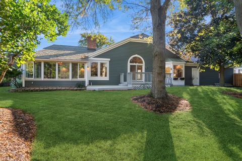 Tiny photo for 405 Park Barrington Drive, Barrington, IL 60010 (MLS # 12490794)