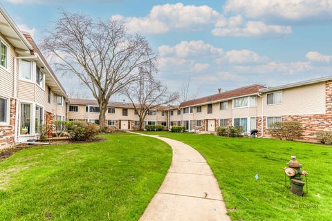 Tiny photo for 3100 Roberts Drive #5, Woodridge, IL 60517 (MLS # 12621147)