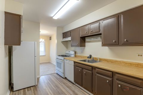 Tiny photo for 3100 Roberts Drive #5, Woodridge, IL 60517 (MLS # 12621147)