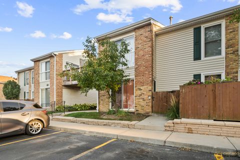 Photo of 1977 Kenilworth Circle #D, Hoffman Estates, IL 60169 (MLS # 12472272)