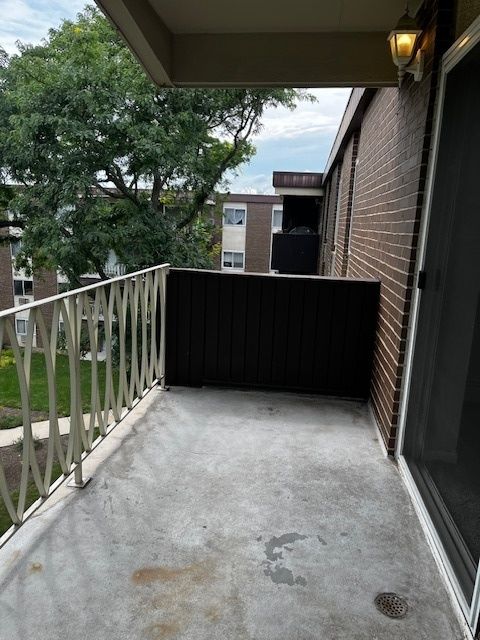 Tiny photo for 1301 S Finley Road #414, Lombard, IL 60148 (MLS # 12621736)