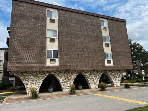 Photo of 1301 S Finley Road #414, Lombard, IL 60148 (MLS # 12621736)