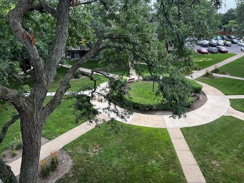 Tiny photo for 1301 S Finley Road #414, Lombard, IL 60148 (MLS # 12621736)