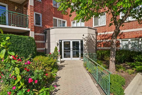 Photo of 5360 N Lowell Avenue #206, Chicago, IL 60630 (MLS # 12488679)