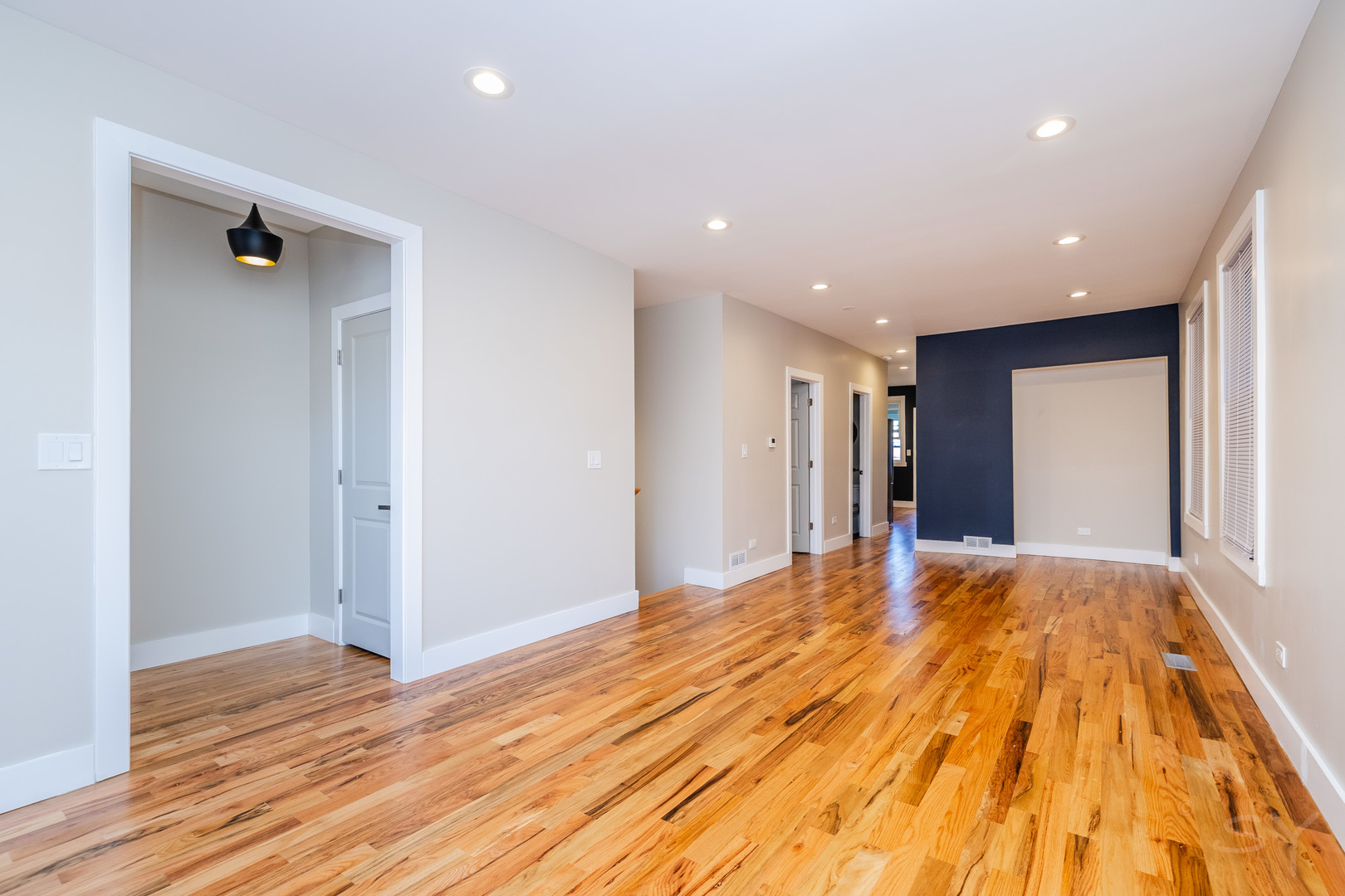 6129 N Ravenswood Avenue