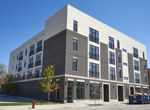 926 E 43rd Street 304 Chicago IL 60653